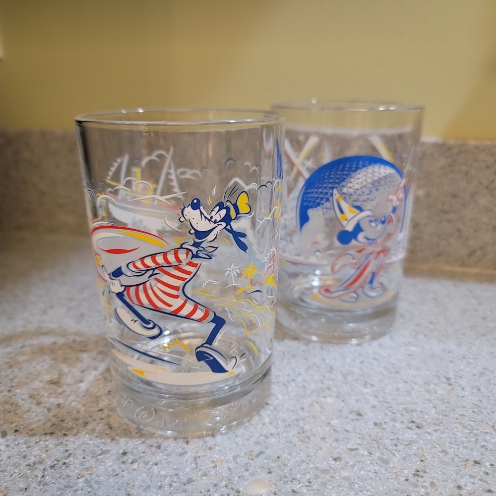 2 VTG McDonalds Walt Disney World Remember The Magic 25th Anniversary Glasses